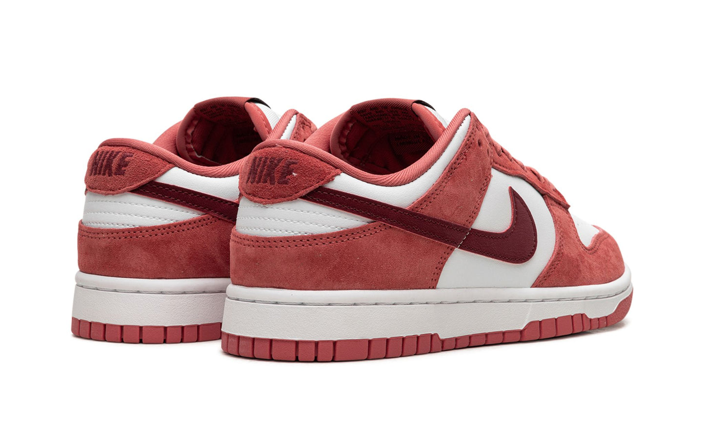 Dunk Low Valentine's Day (2024) (Women's)